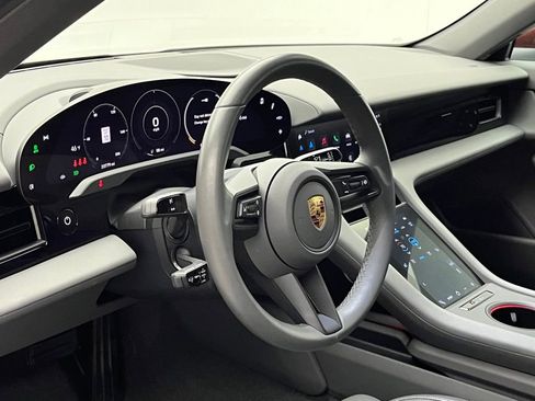 Used 2022 Porsche Taycan image 4