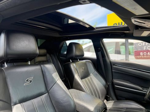 Used 2018 Chrysler 300 S w/ 300S Premium Group RWD image 32