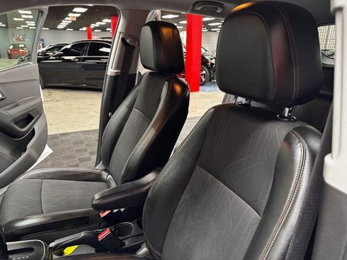 Used 2019 Chevrolet Trax LT w/ LT Convenience Package image 33