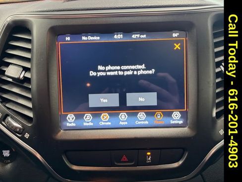 Used 2022 Jeep Cherokee Trailhawk image 18