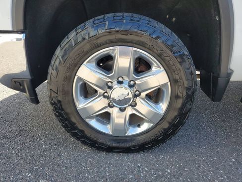 Used 2020 Chevrolet Silverado 2500 LTZ w/ LTZ Premium Package AWD/4WD image 5