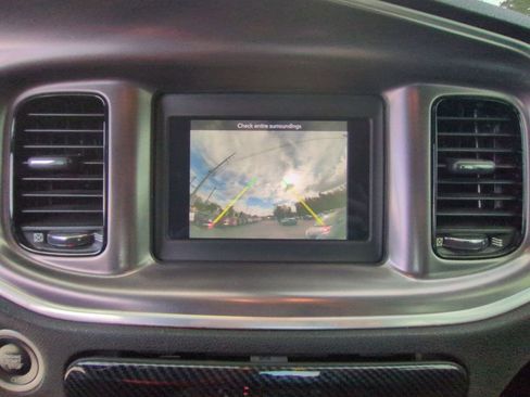 Used 2019 Dodge Charger SXT image 18