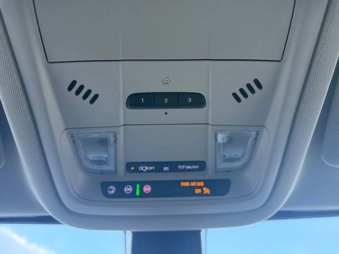 Used 2021 GMC Acadia Denali w/ Denali Technology Package image 7