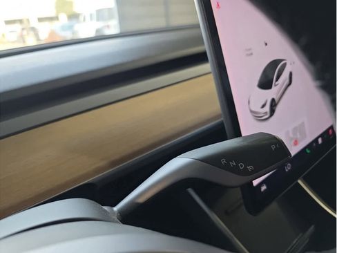 Used 2019 Tesla Model 3 Standard Range image 26