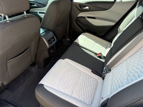 Used 2021 Chevrolet Equinox LS FWD image 16