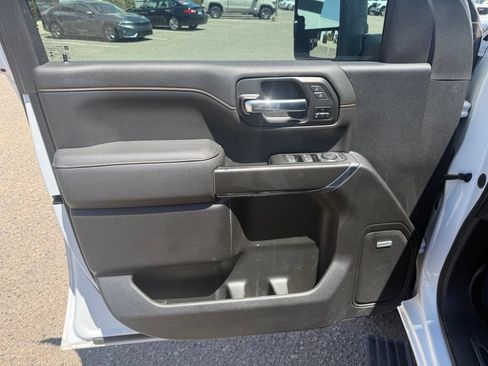 Used 2022 GMC Sierra 3500 AT4 w/ AT4 Preferred Package AWD/4WD image 9