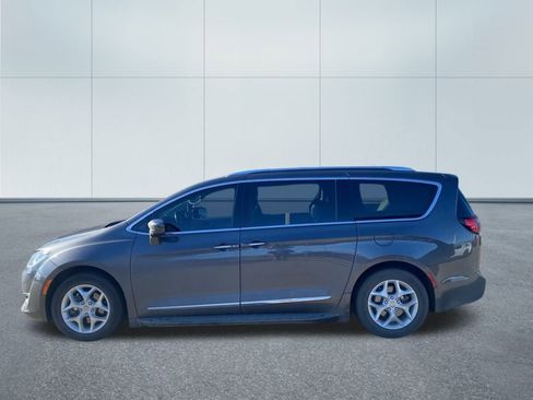 Used 2018 Chrysler Pacifica Touring-L w/ Tire & Wheel Group image 7