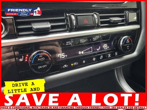 Used 2024 Nissan Pathfinder SV image 31