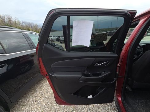 Used 2023 Chevrolet Traverse LT image 12