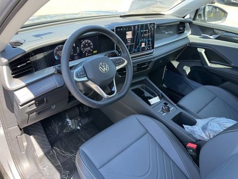 New 2026 Volkswagen Tiguan SE image 23