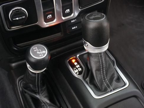 Used 2024 Jeep Wrangler Sport S image 17