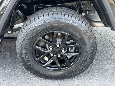 Used 2022 Jeep Gladiator Sport image 11