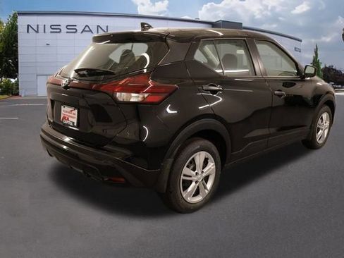 New 2025 Nissan Kicks Play S image 2