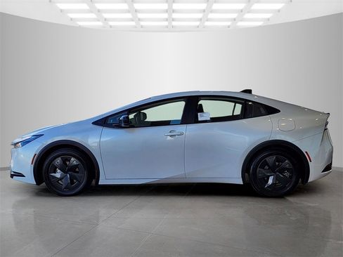 New 2026 Toyota Prius Plug-In Hybrid image 5