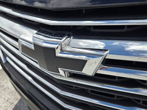 Used 2023 Chevrolet Traverse LT image 11