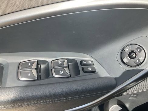 Used 2018 Hyundai Santa Fe Limited image 10