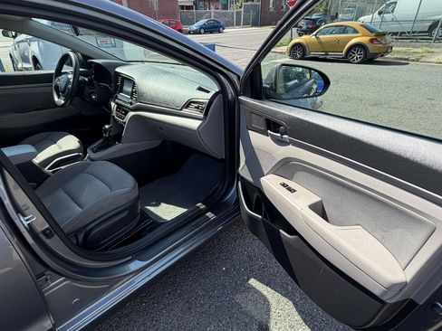 Used 2018 Hyundai Elantra SEL FWD image 19