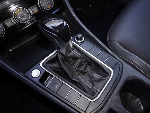 Used 2024 Volkswagen Jetta SE image 18