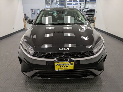 Certified 2022 Kia Forte LXS image 2