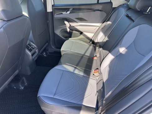 New 2026 Volkswagen Tiguan SE FWD image 12