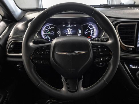 Used 2022 Chrysler Pacifica Touring-L w/ Uconnect Theater Family Group FWD image 32