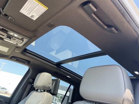 Used 2021 GMC Yukon SLT w/ SLT Premium Package RWD image 14