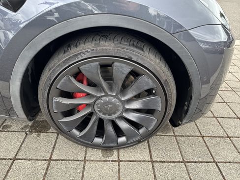 Used 2022 Tesla Model Y Performance AWD/4WD image 10