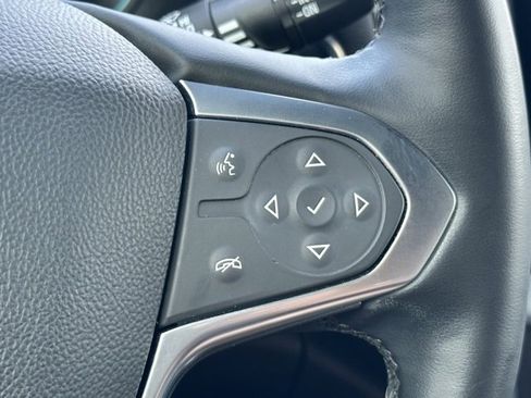 Used 2023 Chevrolet Traverse RS image 16