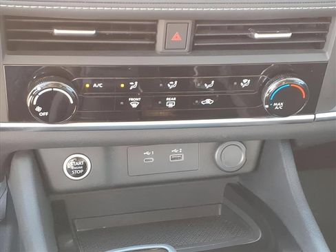 Used 2023 Nissan Rogue S image 17