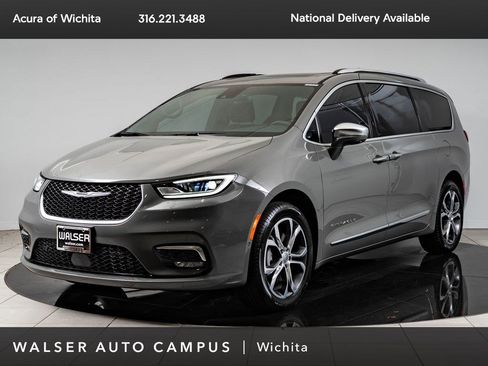 Used 2024 Chrysler Pacifica Pinnacle AWD/4WD image 1