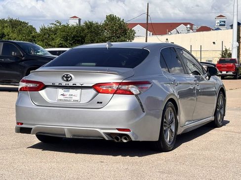 Used 2020 Toyota Camry SE w/ Convenience Package FWD image 5