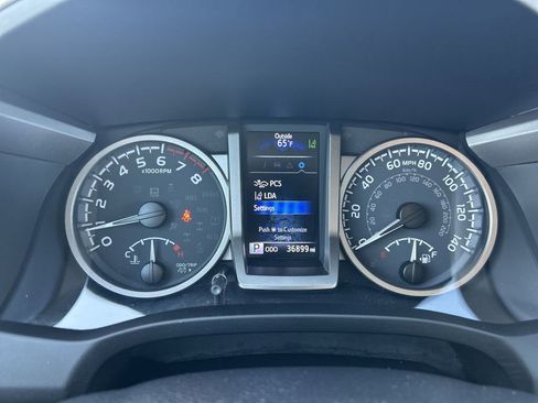 Used 2022 Toyota Tacoma SR5 w/ Technology Package image 24