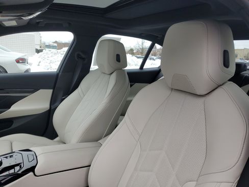 Used 2025 BMW 530i xDrive w/ M Sport Package image 7