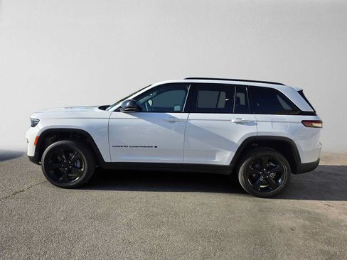 Used 2024 Jeep Grand Cherokee Altitude RWD image 6