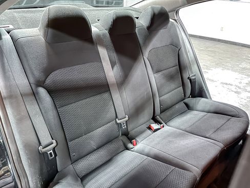 Used 2019 Hyundai Elantra SE w/ Cargo Package image 17