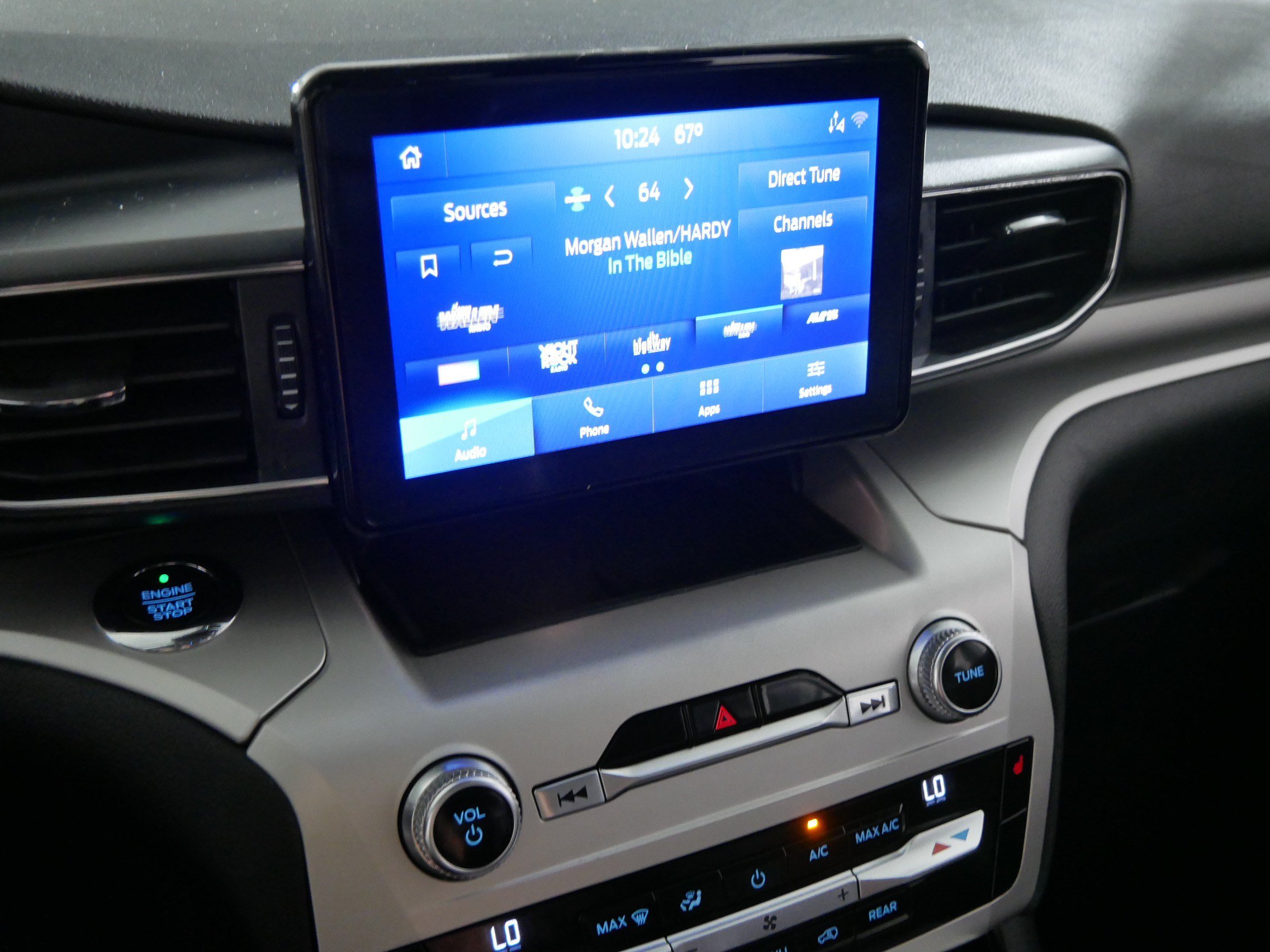 Used 2020 Ford Explorer XLT w/ Equipment Group 202A AWD/4WD image 22