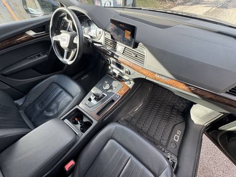 Used 2020 Audi Q5 2.0T Premium w/ Convenience Package AWD/4WD image 24