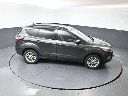 Used 2018 Ford Escape SE w/ SE Sync 3 Package FWD image 41