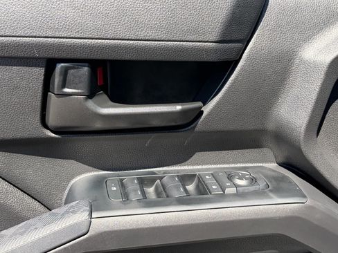 Certified 2025 Toyota Tacoma SR5 AWD/4WD image 16