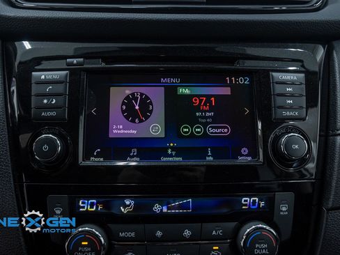 Used 2020 Nissan Rogue SV image 17