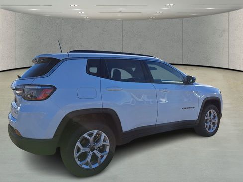 New 2026 Jeep Compass Latitude image 5