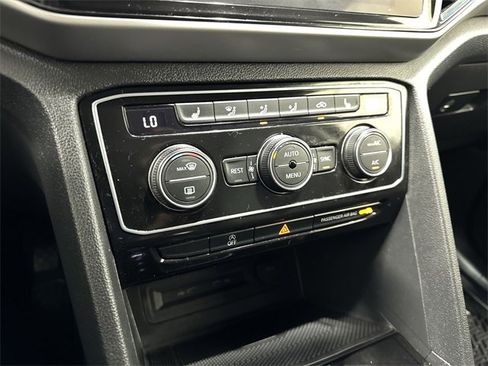 Used 2023 Volkswagen Atlas SE image 19