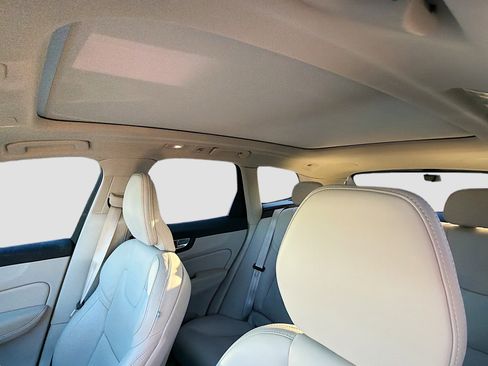 Used 2025 Volvo XC60 B5 Ultra w/ Climate Package image 27