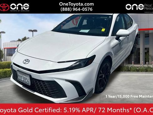 Used 2025 Toyota Camry SE w/ Convenience Package FWD image 1