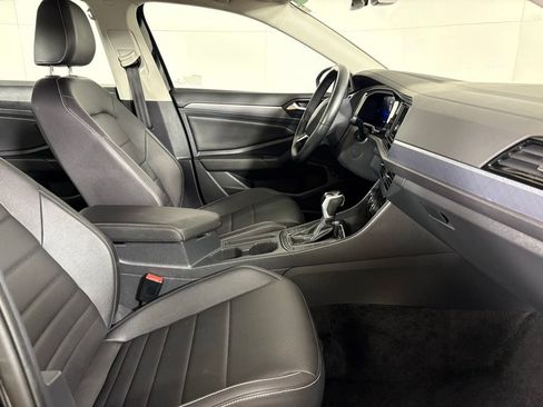 Used 2024 Volkswagen Jetta SE FWD image 16