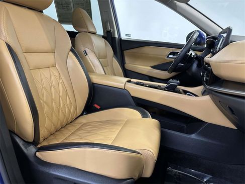 Used 2023 Nissan Rogue Platinum w/ Platinum Premium Package image 12