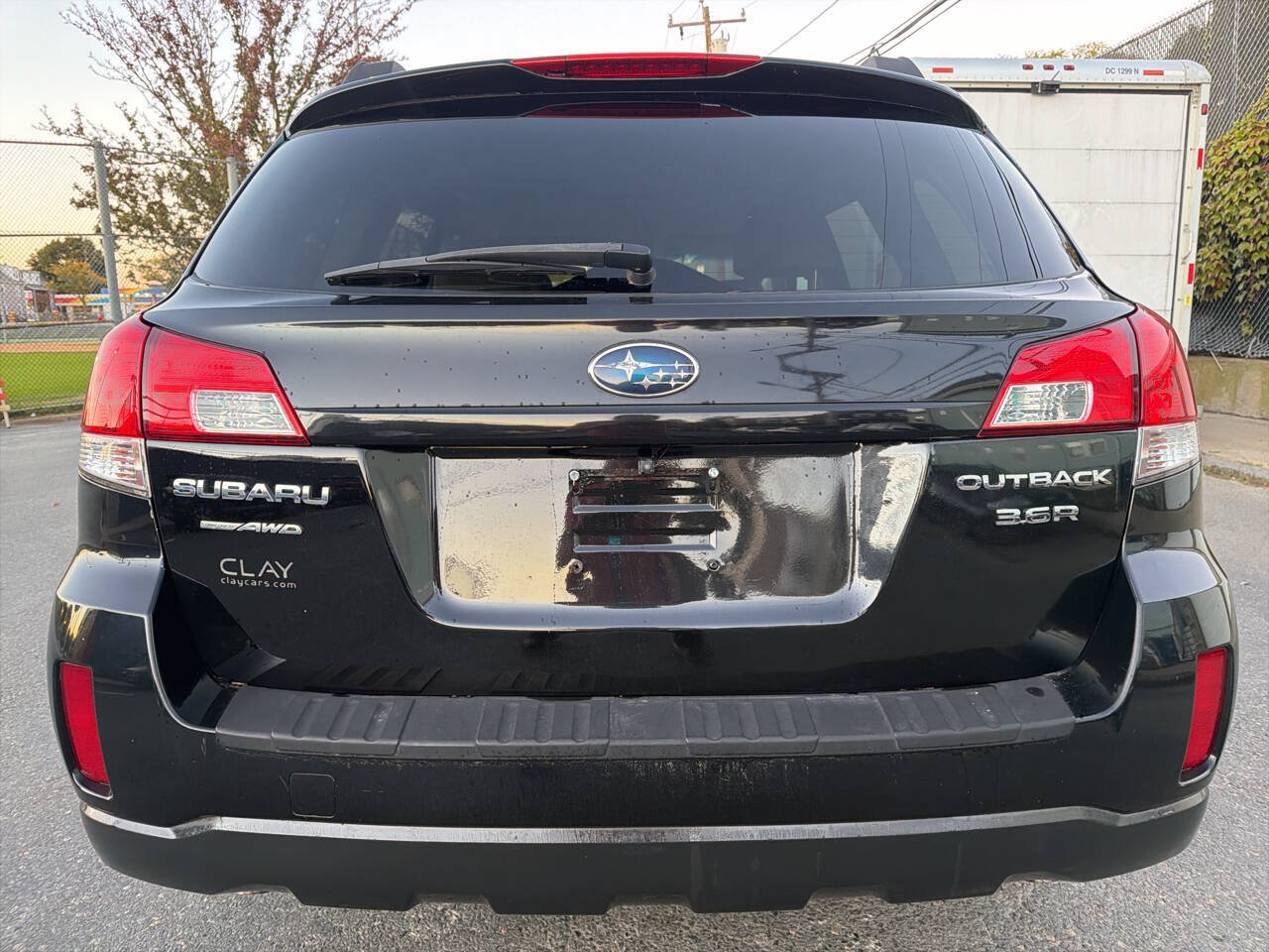 Used 2010 Subaru Outback 3.6R Limited AWD/4WD image 4