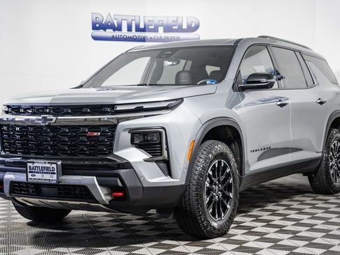 Used 2024 Chevrolet Traverse Z71 w/ Enhanced Driving Package image 3