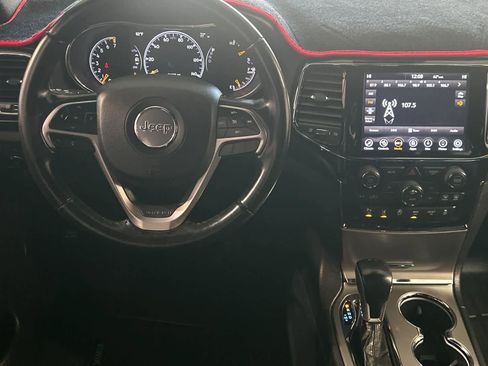 Used 2020 Jeep Grand Cherokee Altitude AWD/4WD image 16