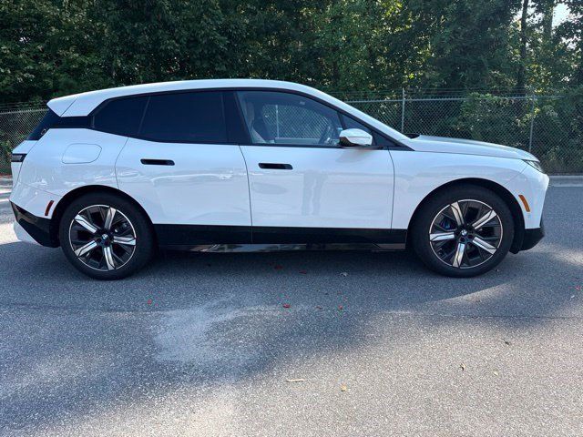 Used 2023 BMW iX xDrive50 w/ Premium Package AWD/4WD image 12
